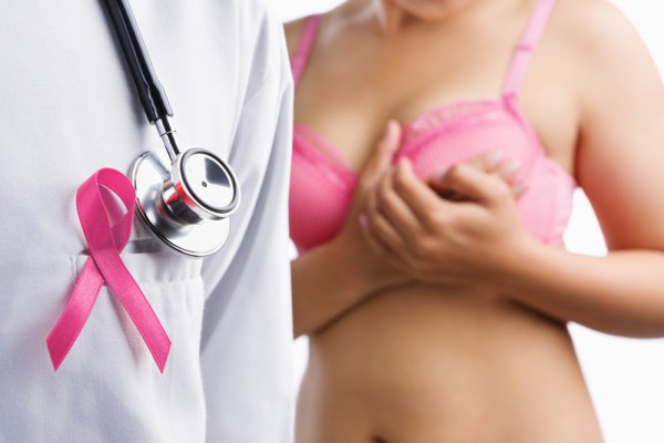 Беременность в раннем возрасте защитит от рака груди