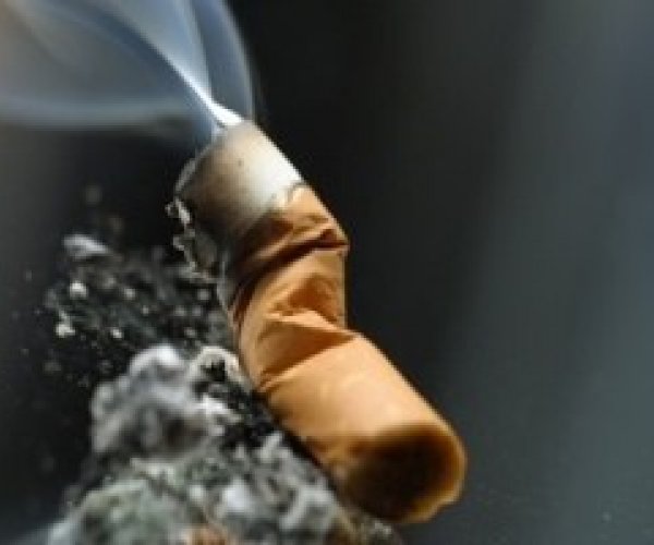Пассивное курение может спровоцировать потерю слуха