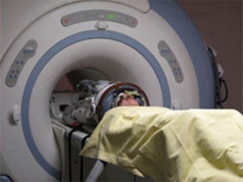 Нейрохирурги оперируют мозг без скальпеля и радиоактивных лучей